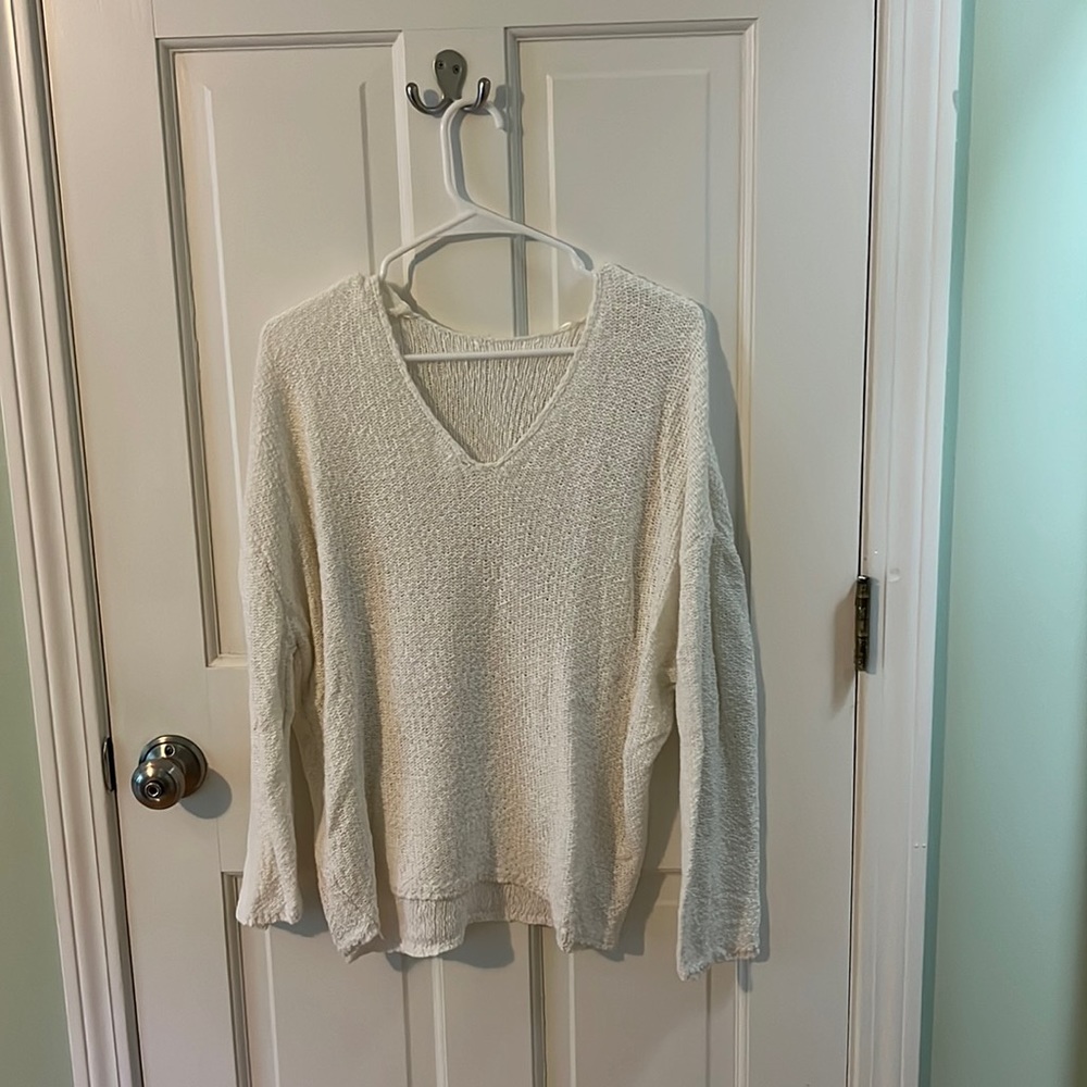 URBAN OUTFITTERS SWEATER